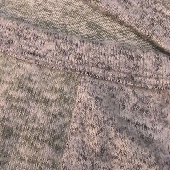 Amor Adore super soft‎ gray sweater top size medium - Picture 5 of 5